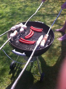 snørbrød med rodpolse snørbrød med rodpolse